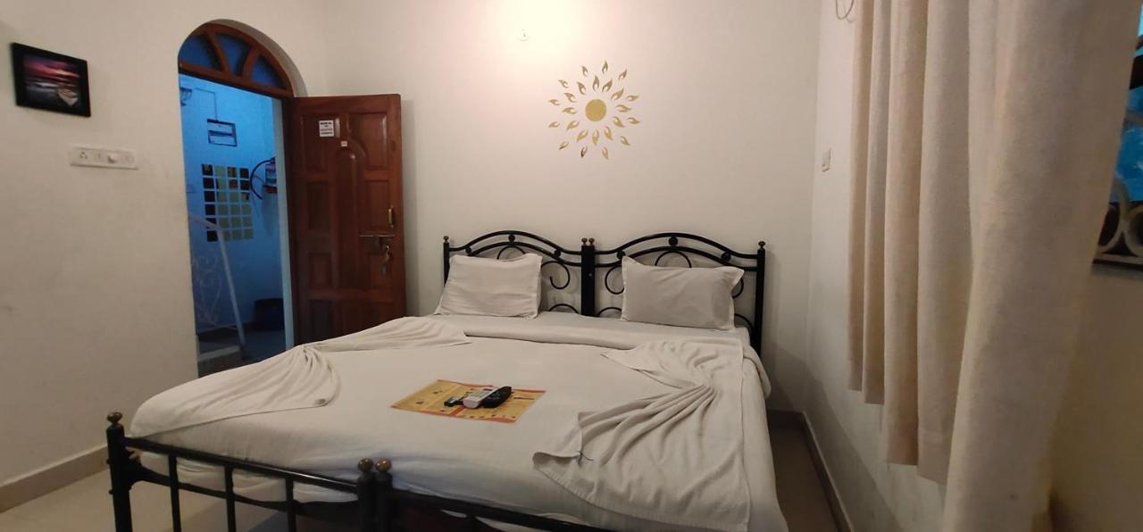 Rj14 Accommodations At Baga Beach Exterior foto