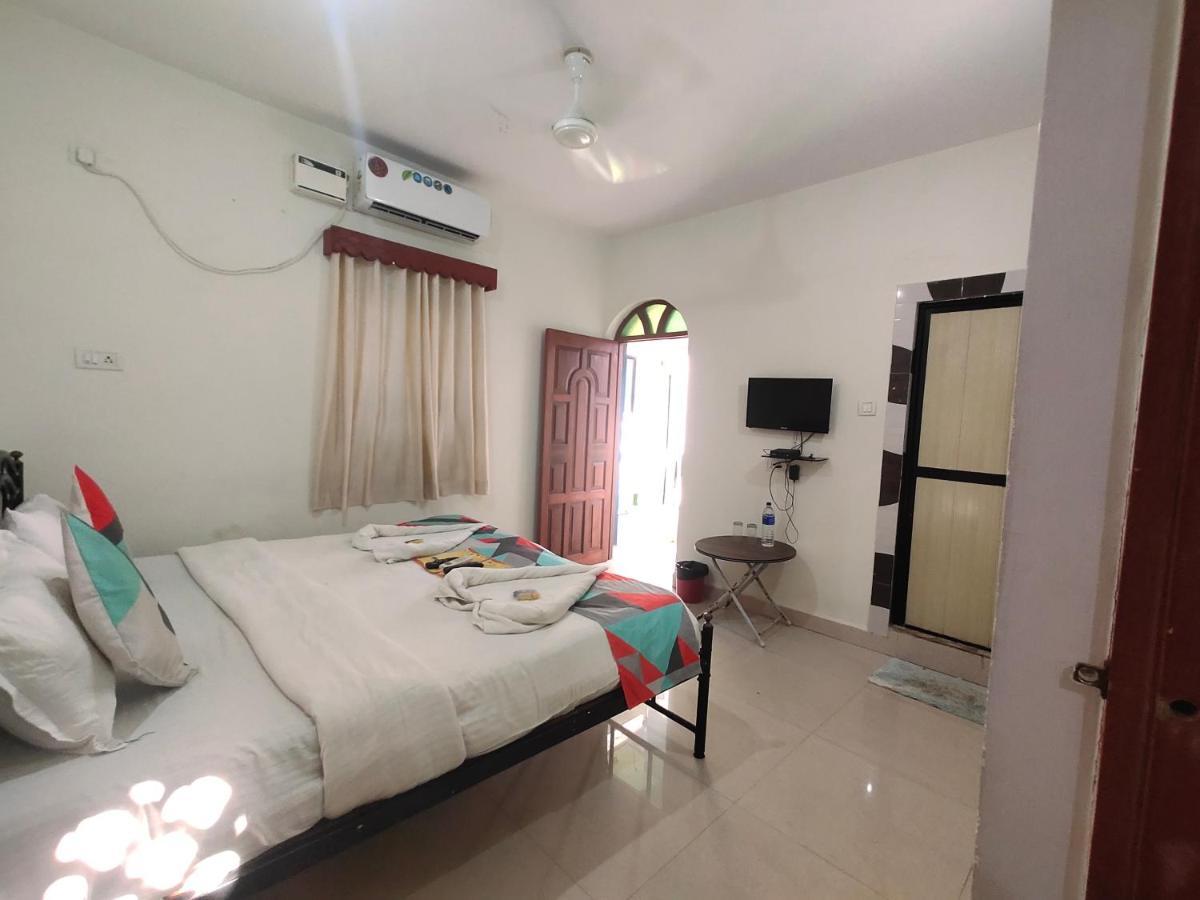 Rj14 Accommodations At Baga Beach Exterior foto