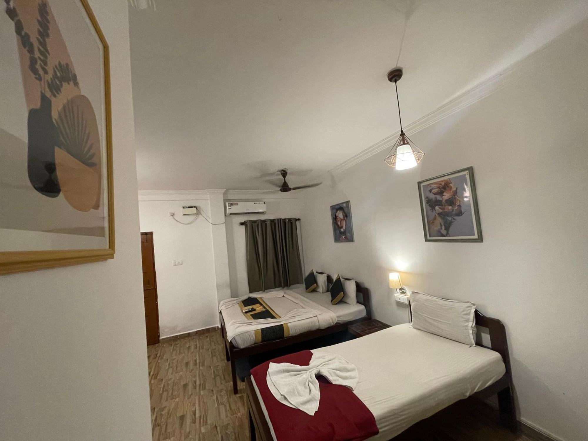 Rj14 Accommodations At Baga Beach Exterior foto